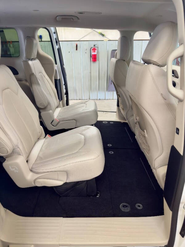 2017 Chrysler Pacifica Touring-L