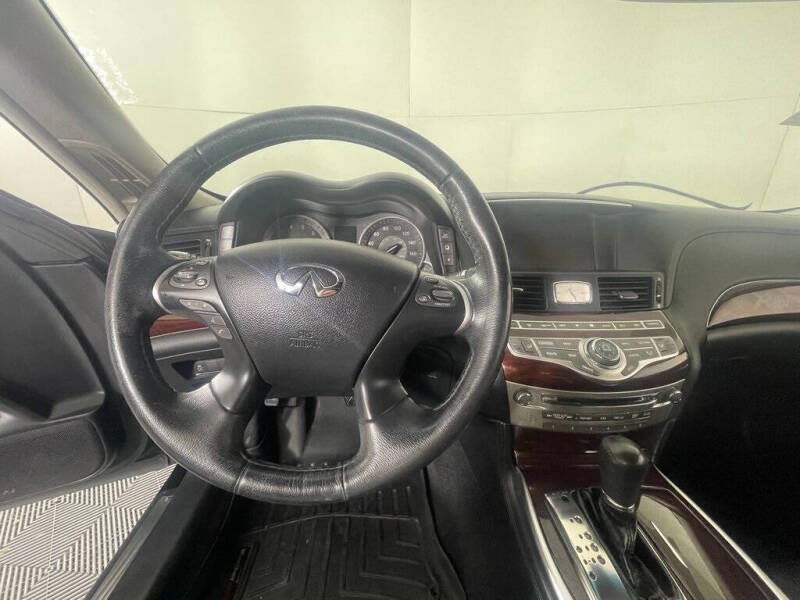 2017 Infiniti Q70L 3.7