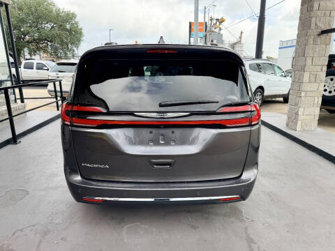 2022 Chrysler Pacifica Touring L