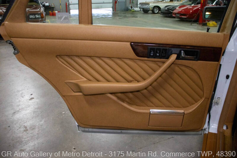 1991 Mercedes-Benz 560-Class 560 SEL