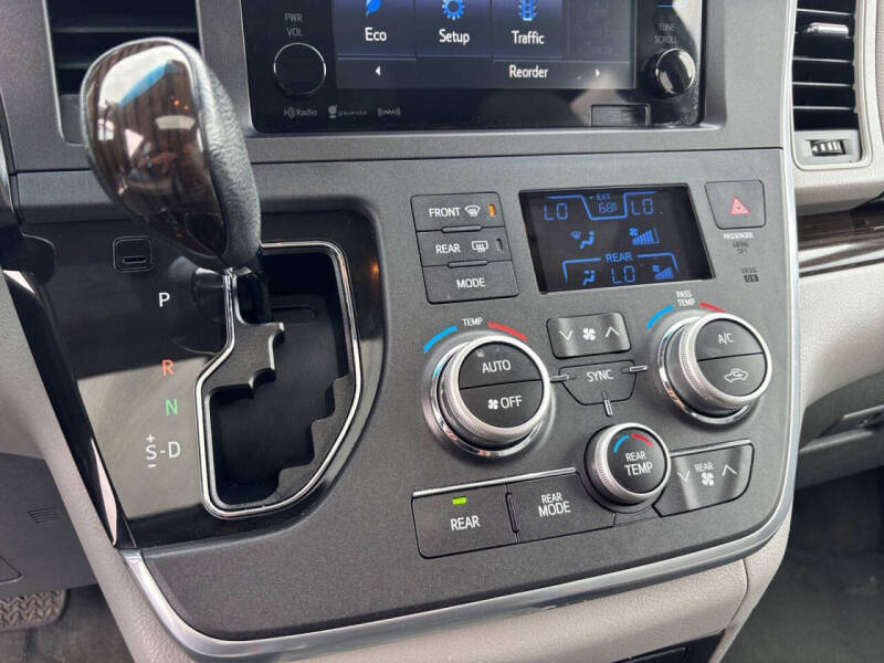 2016 Toyota Sienna XLE Premium 8-Passenger
