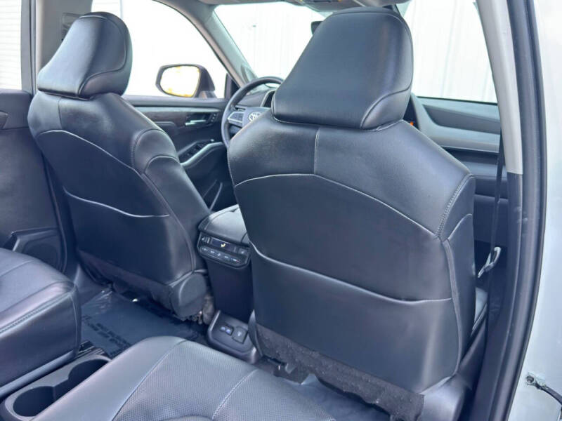 2022 Toyota Highlander Platinum