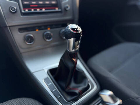 2016 Volkswagen Golf TSI S