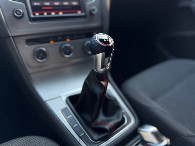 2016 Volkswagen Golf TSI S