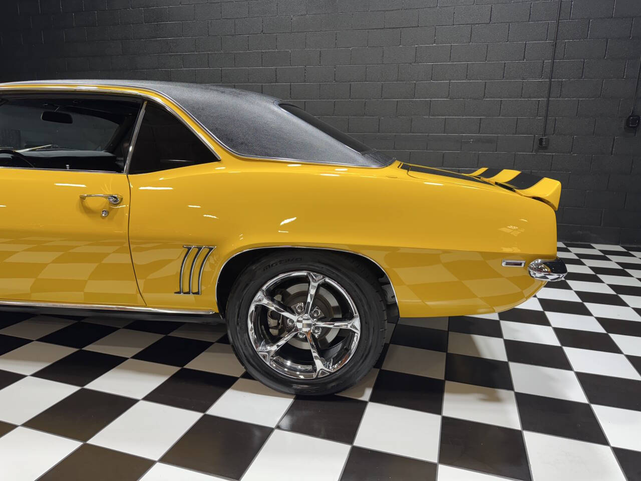 1969 Chevrolet Camaro 16