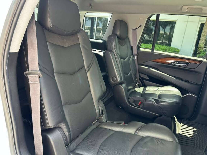 2017 Cadillac Escalade Standard