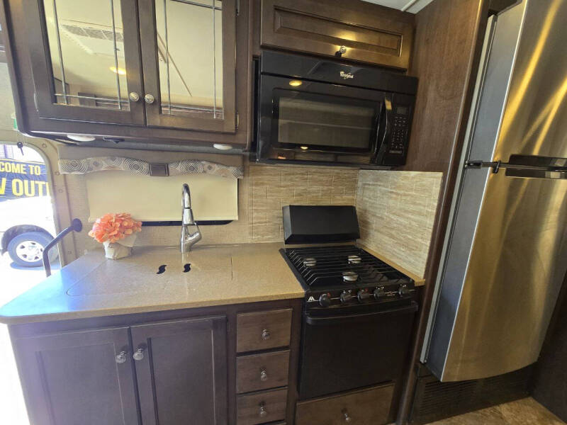 2017 Thor Motor Coach Windsport