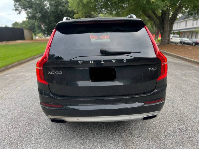 2016 Volvo XC90 T6 Momentum