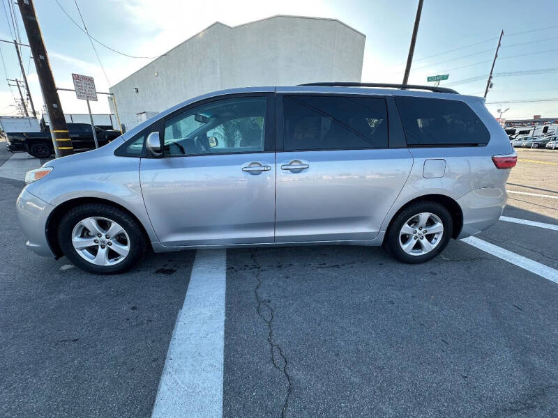 2015 Toyota Sienna LE 8-Passenger