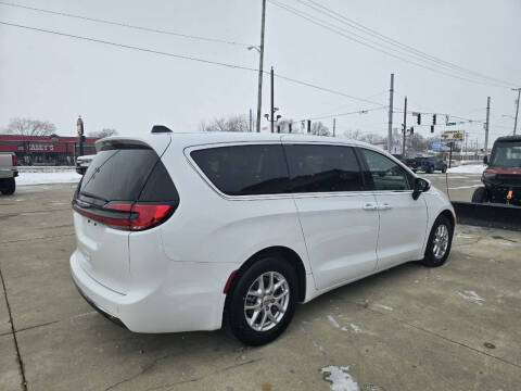 2023 Chrysler Pacifica Touring L