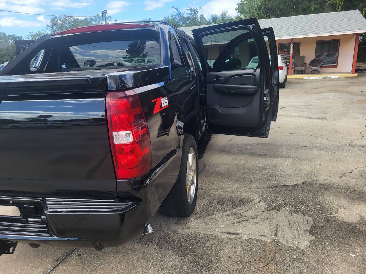 2012 Chevrolet Avalanche for sale at FAMILY AUTO BROKERS in Longwood, FL