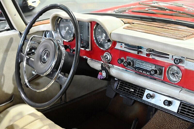 1967 Mercedes-Benz 230SL 22