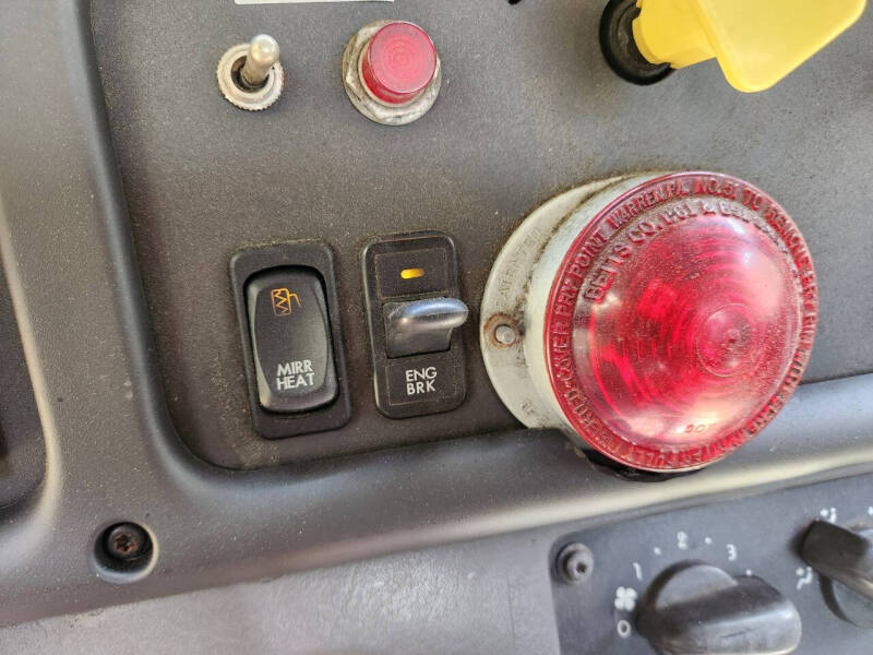 2006 Freightliner M2 106