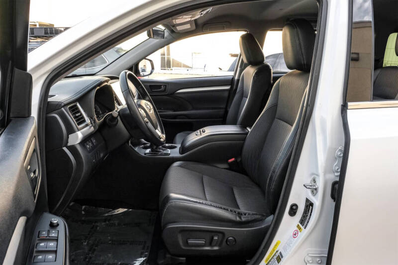 2017 Toyota Highlander LE Plus