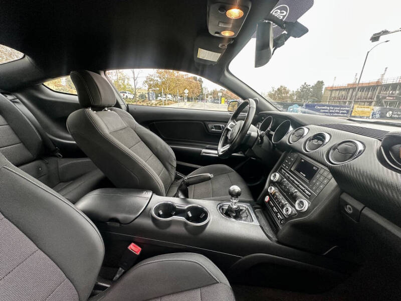 2016 Ford Mustang V6