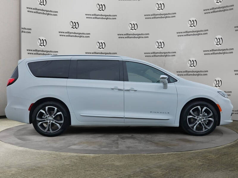 2024 Chrysler Pacifica Pinnacle