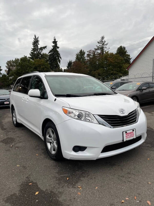 2014 Toyota Sienna LE's photo