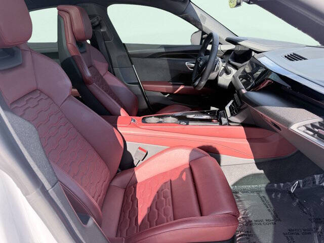 2024 Audi e-tron GT quattro Premium Plus