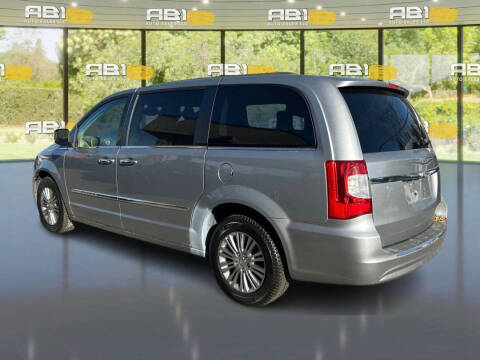 2015 Chrysler Town and Country Touring-L