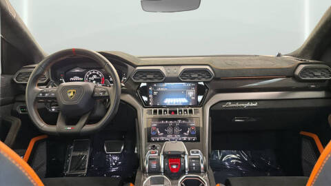 2023 Lamborghini Urus Performante