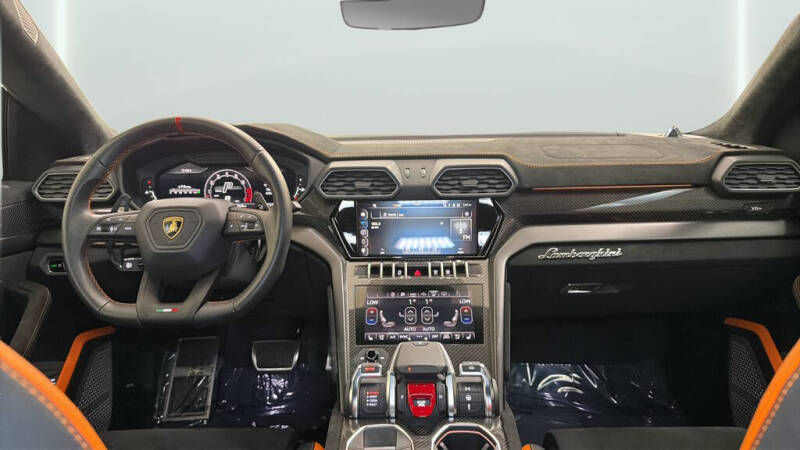 2023 Lamborghini Urus Performante
