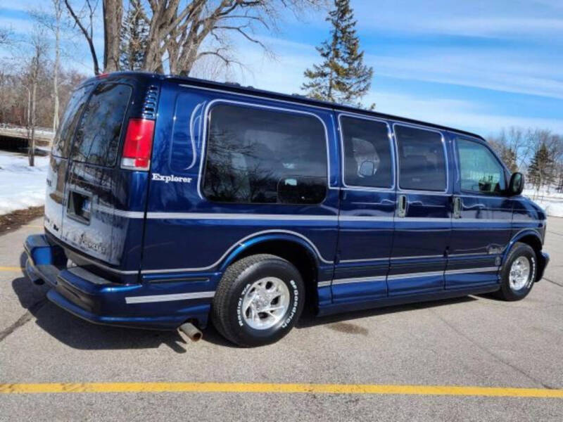 2000 Chevrolet Express Base's photo