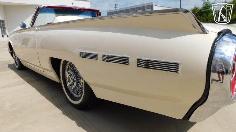 1962 Ford Thunderbird