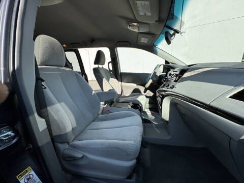 2012 Toyota Sienna LE 8-Passenger