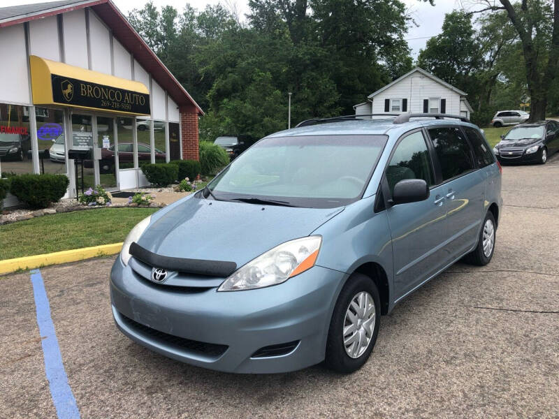 2007 Toyota Sienna for sale at Bronco Auto in Kalamazoo MI