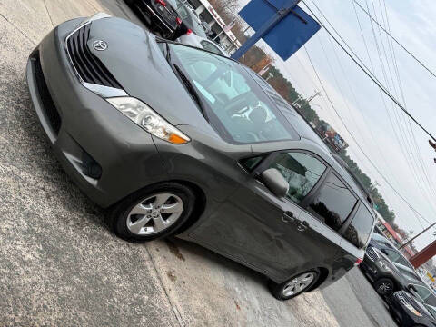 2012 Toyota Sienna LE 7-Passenger Auto Access Seat