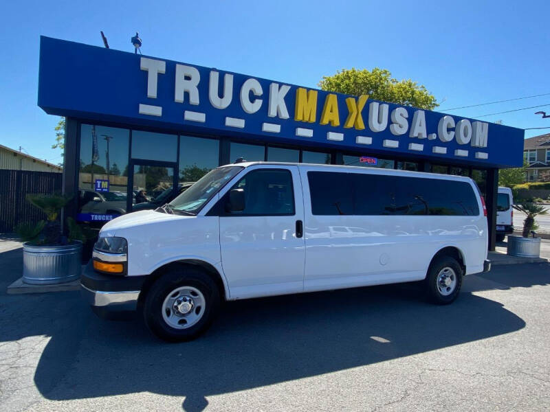 2018 Chevrolet Express Passenger LT 3500