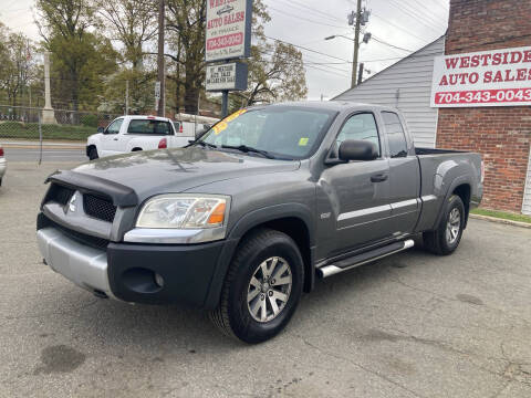 2006 Mitsubishi Raider Duro Cross V8