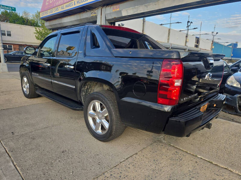 2011 Chevrolet Avalanche LTZ
