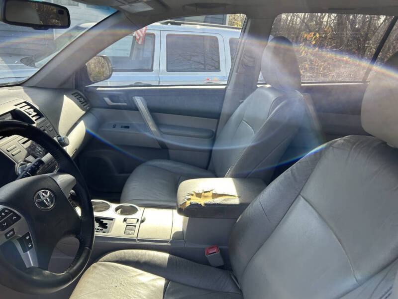 2011 Toyota Highlander SE