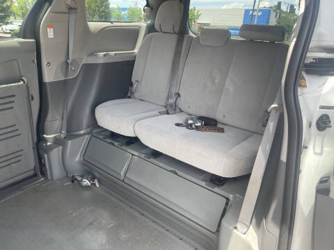 2015 Toyota Sienna LE Mobility 7-Passenger