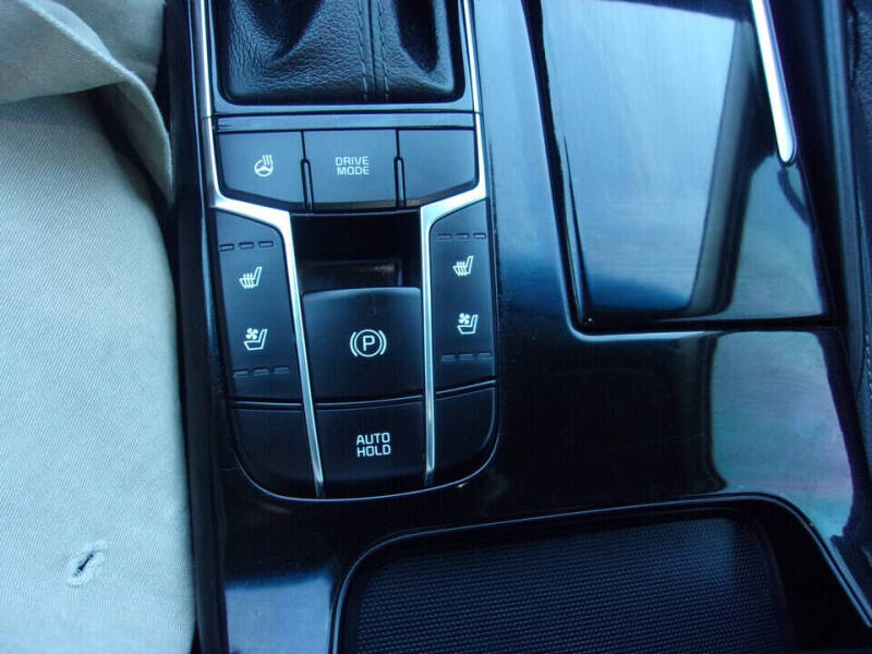 2018 Kia Cadenza Technology