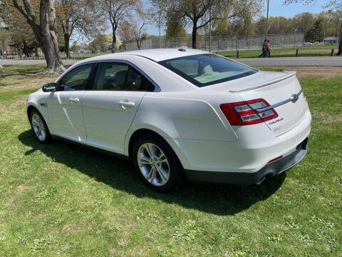 2014 Ford Taurus SEL