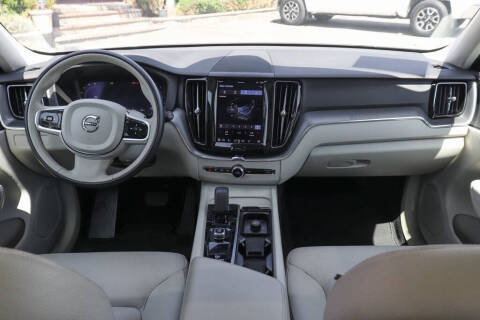 2024 Volvo XC60 B5 Core Dark Theme