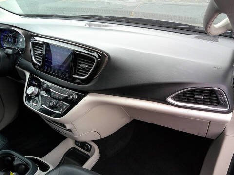 2017 Chrysler Pacifica Touring-L Plus