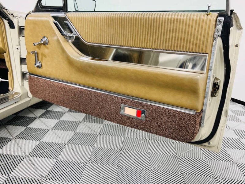 1965 Ford Thunderbird