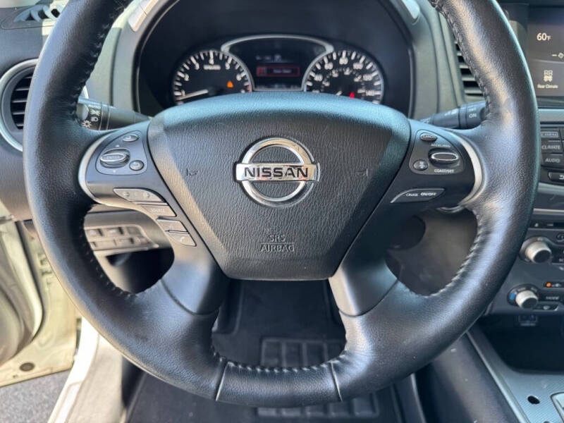 2020 Nissan Pathfinder SL