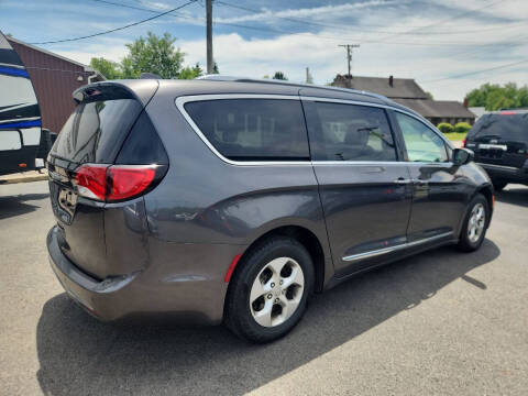 2017 Chrysler Pacifica Touring-L Plus