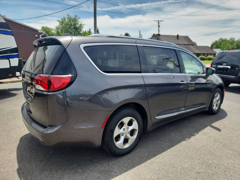 2017 Chrysler Pacifica Touring-L Plus