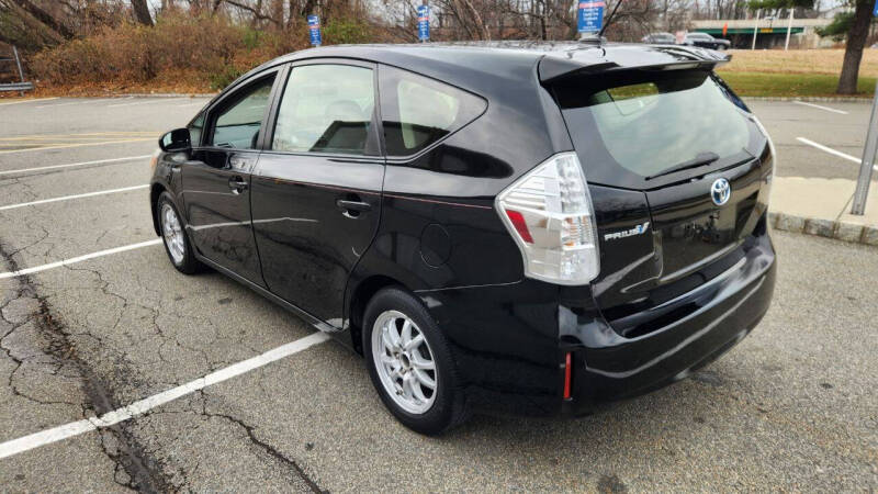 2013 Toyota Prius v Two