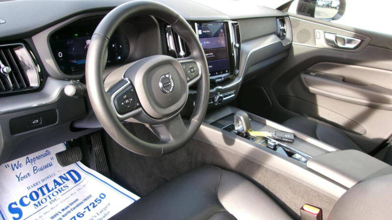 2025 Volvo XC60 B5 Core Dark Theme