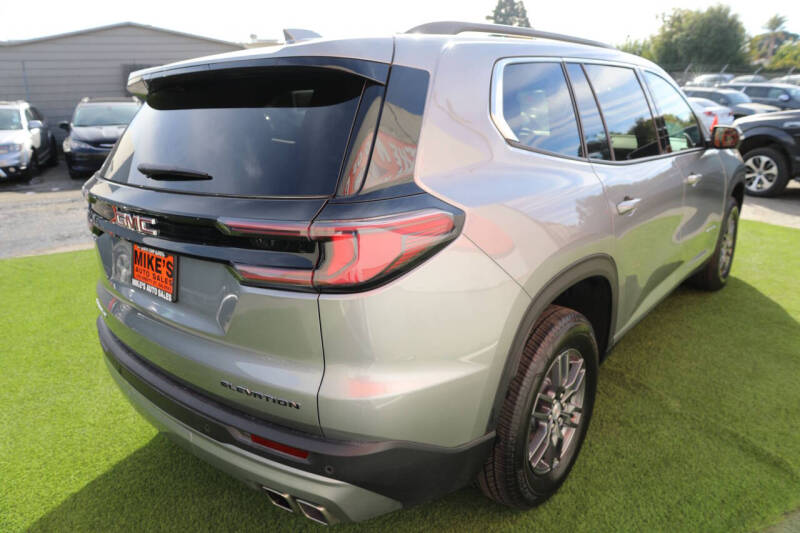 2025 GMC Acadia Elevation