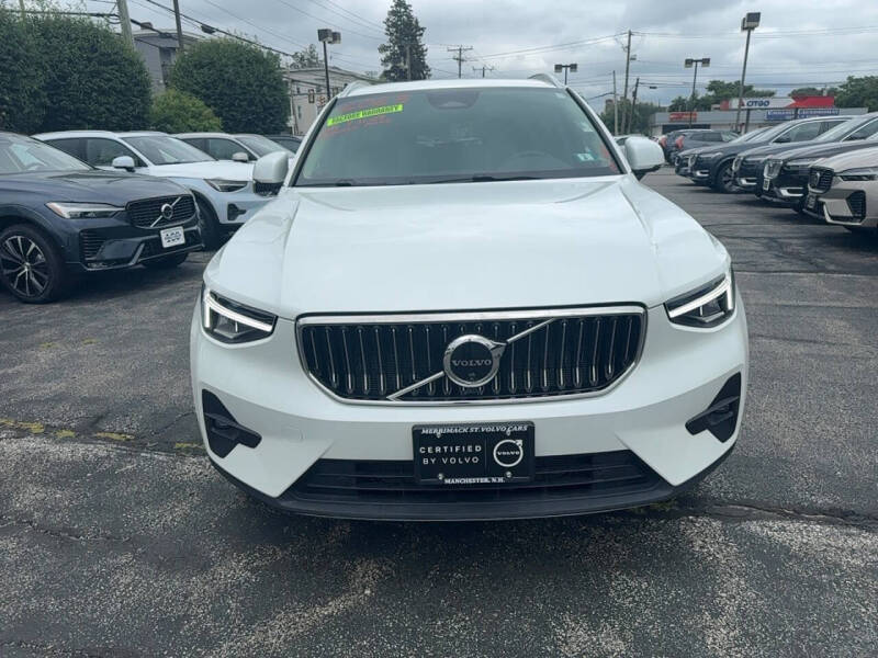 2025 Volvo XC40 B5 Plus Bright Theme