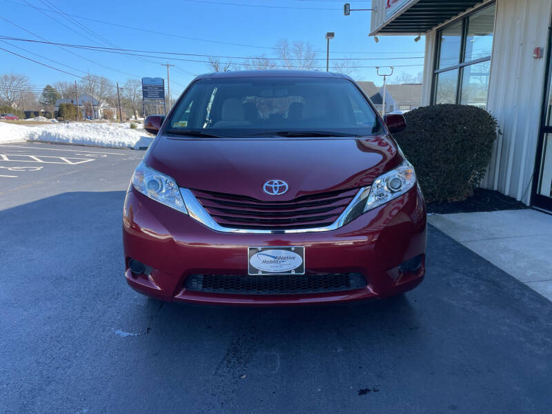 2017 Toyota Sienna LE 8-Passenger