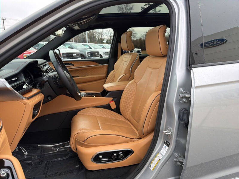 2022 Jeep Grand Cherokee Summit