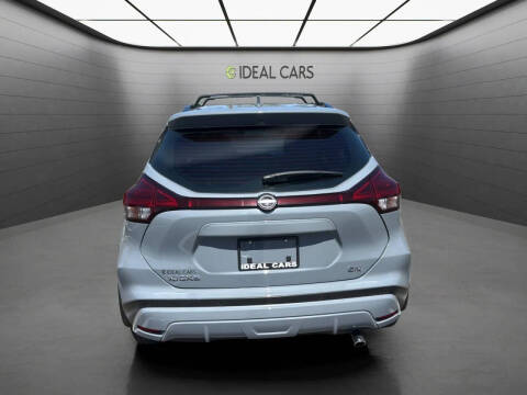 2022 Nissan Kicks SR